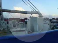 Tàu kéo lưới ngang để bán