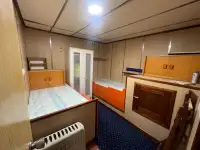 Tàu làm việc để bán