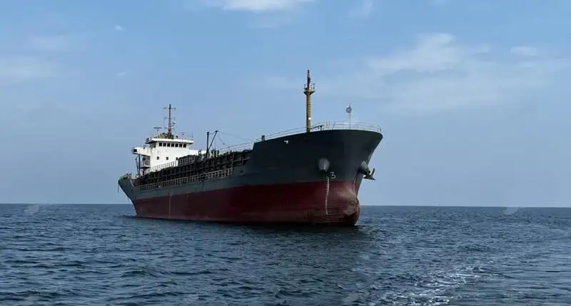 Tàu chở xi măng để bán