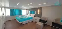 Tàu du lịch để bán