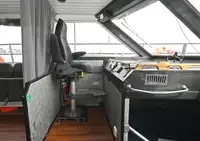 Tàu du lịch để bán