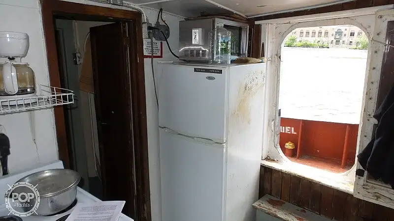 Tàu kéo để bán