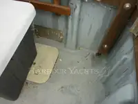 Tàu kéo lưới để bán