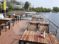 Tàu du lịch để bán