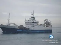 Tàu kéo lưới để bán