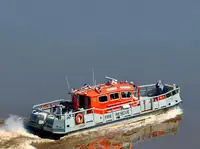 Thuyền làm việc rao bán
