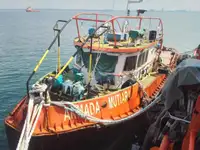 Thuyền làm việc rao bán