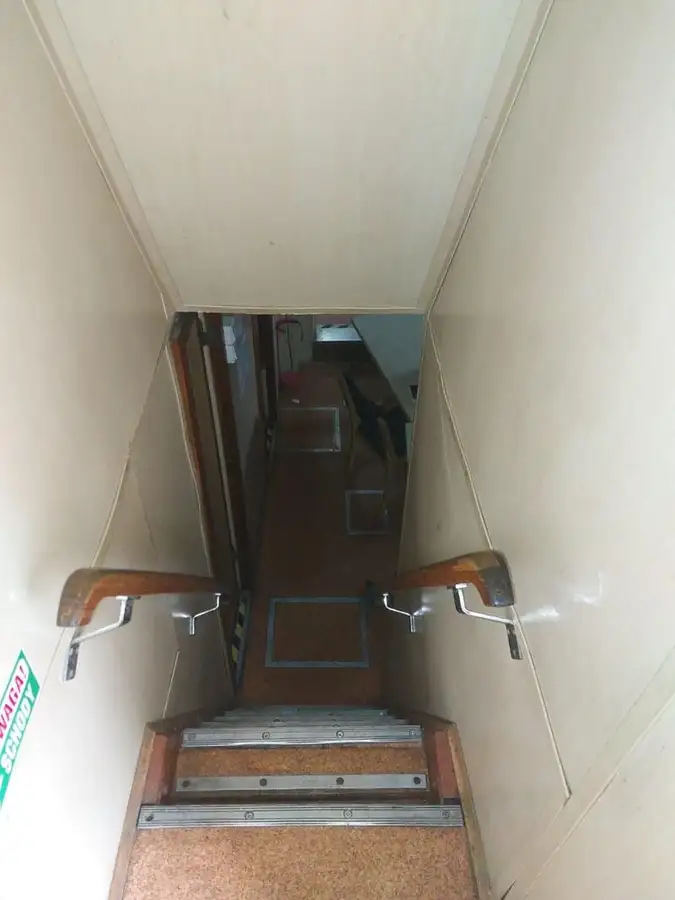 Tàu khảo sát để bán