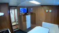 Tàu kéo lưới ngang để bán