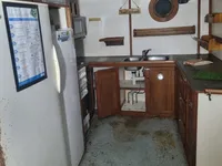 Tàu kéo lưới để bán