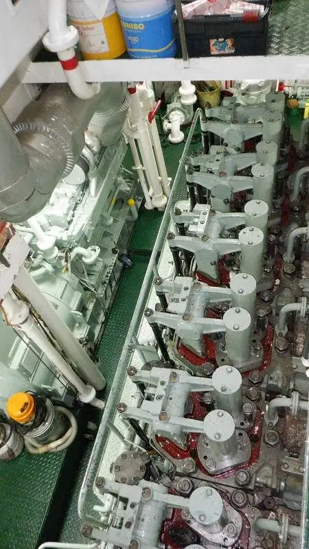 Tàu câu dài để bán
