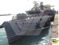Tàu chở thủy thủ đoàn để bán