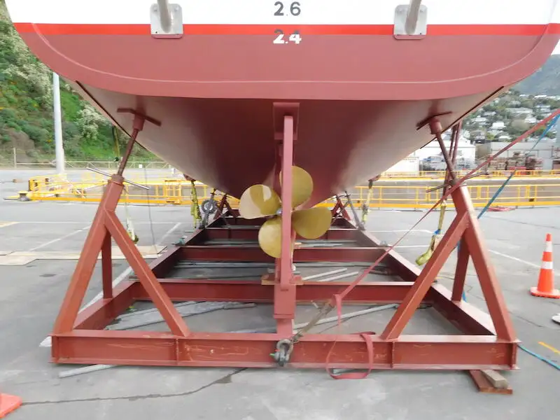 Tàu kéo lưới để bán