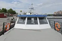 Tàu du lịch để bán