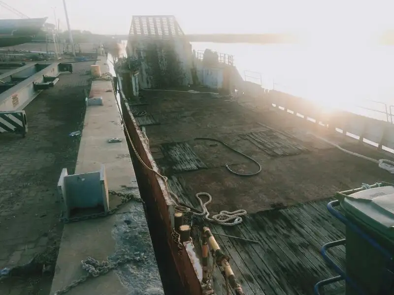 Tàu đổ bộ, chở hàng để bán