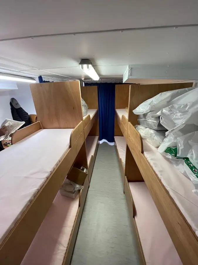 Tàu container để bán