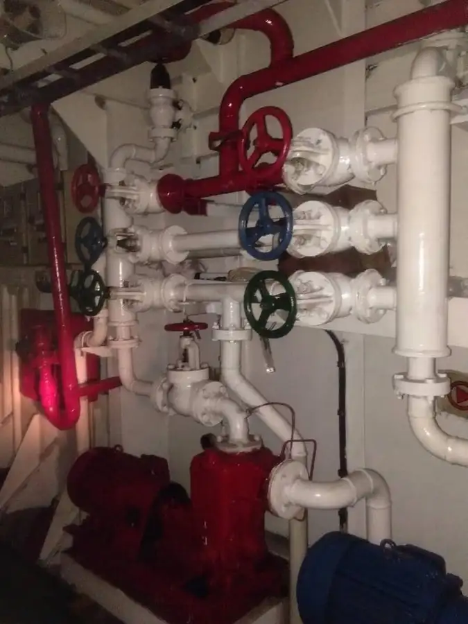 Tàu kéo để bán