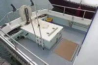 Tàu làm việc để bán