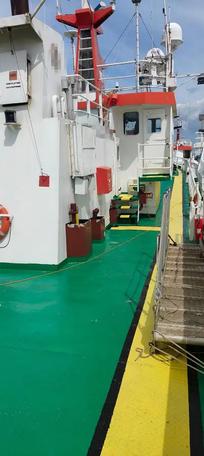 Tàu cung cấp để bán