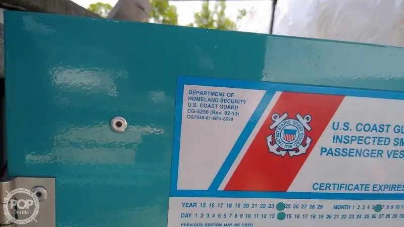 Tàu container để bán