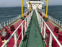 Tàu chở nhiên liệu để bán