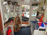 Tàu kéo để bán