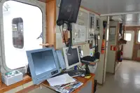 Tàu container để bán