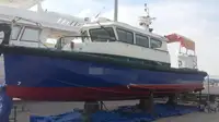 Tàu chở thủy thủ đoàn để bán