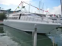 Tàu chở khách để bán