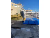 Tàu chở khách để bán