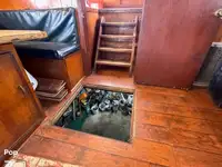 Tàu kéo lưới để bán