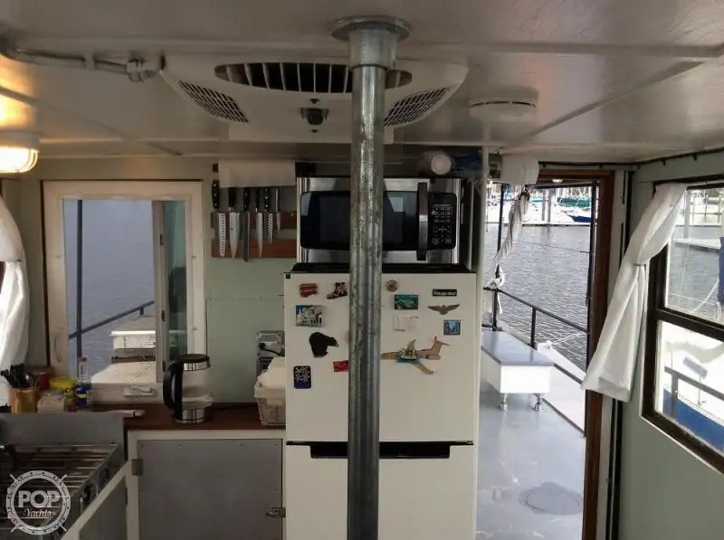 Tàu kéo để bán