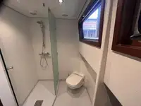 Tàu làm việc để bán