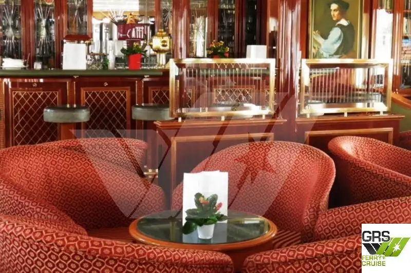 Tàu du lịch để bán