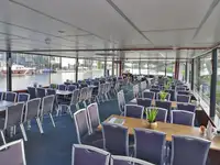 Tàu du lịch để bán