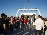 Tàu phà để bán