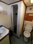 Tàu chở thủy thủ đoàn để bán
