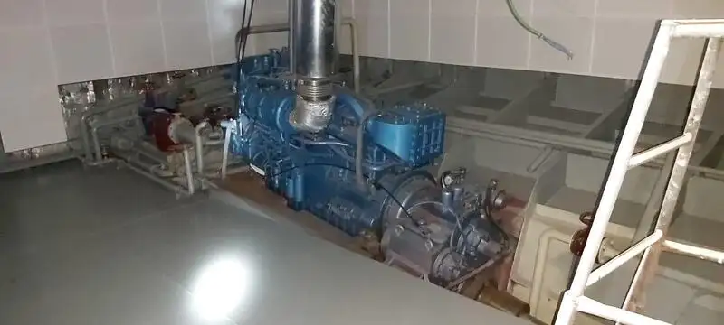 Tàu du lịch để bán