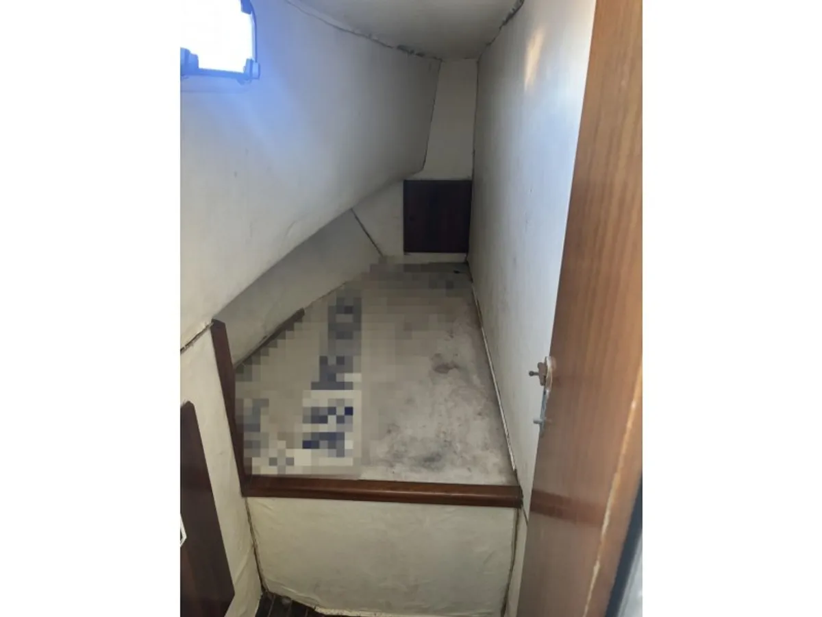 Tàu làm việc để bán