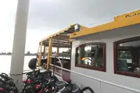 Tàu du lịch để bán