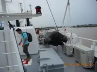 Tàu container rao bán