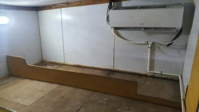 Tàu câu dài để bán