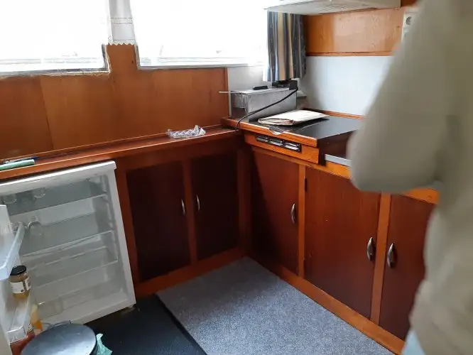 Tàu kéo lưới để bán