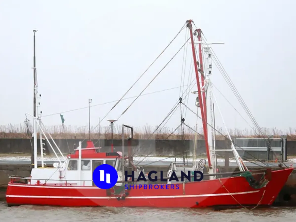 Tàu kéo lưới ngang để bán