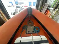 Tàu làm việc để bán