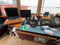 Tàu du lịch để bán