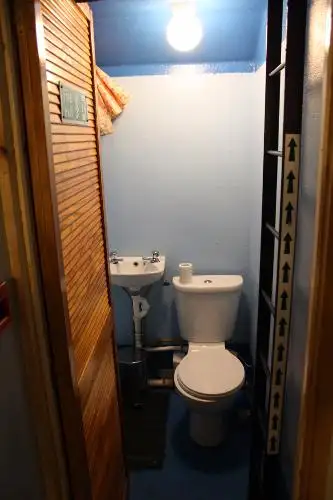 Tàu du lịch để bán