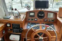 Tàu kéo lưới để bán