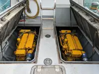 Tàu kéo lưới để bán