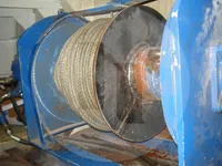 Tàu chở cá sống để bán
